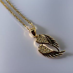 Gold 0.5 ct Wings of Angel Zircon Relief Pendant Necklace